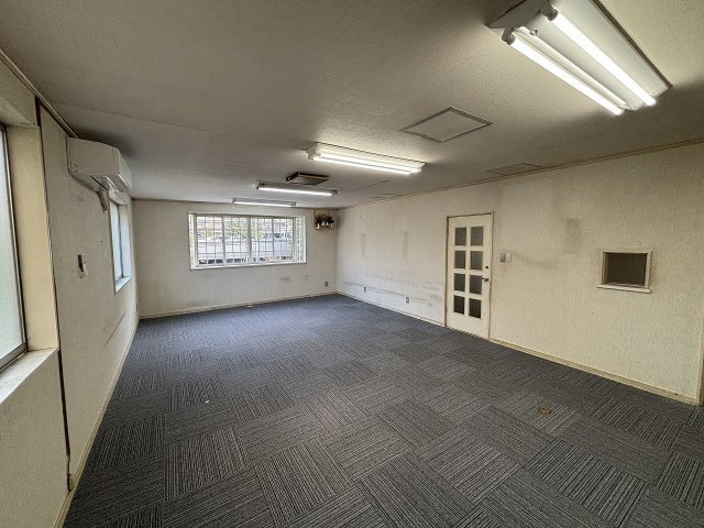 窓も多く明るいお部屋です