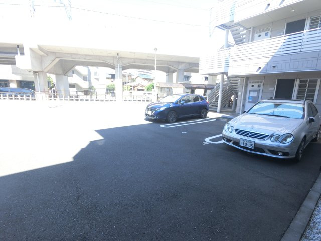 フォルス２２ の駐車場