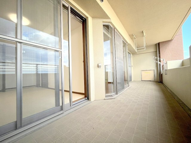 レクセルマンション福生第二のバルコニー|奥行きもある広々したワイドバルコニーです！