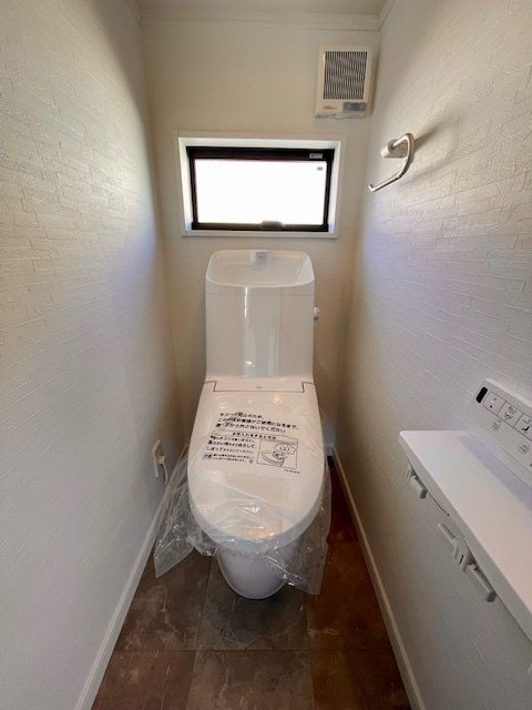 新築戸建　のトイレ|シャワートイレ