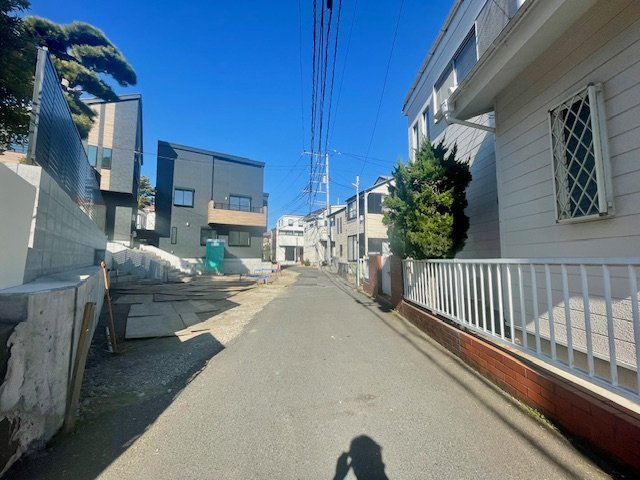 新築戸建　の前面道路含む現地写真|前面道路