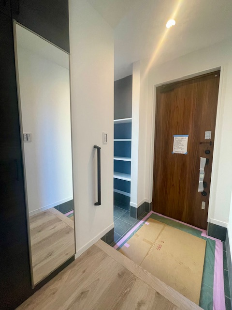 新築戸建　の玄関|玄関　姿見付き収納