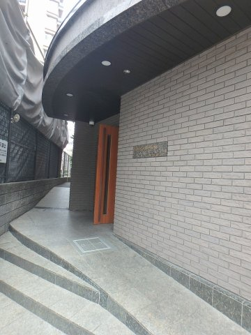 コスモ本駒込のエントランス