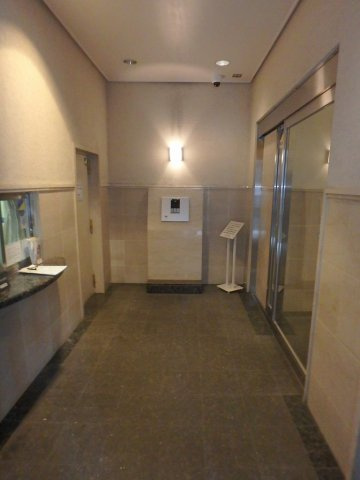 コスモ本駒込のエントランス