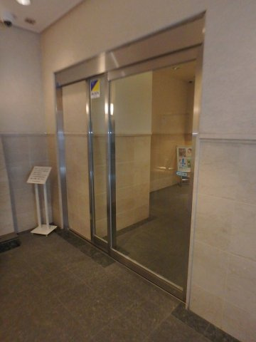 コスモ本駒込のエントランス