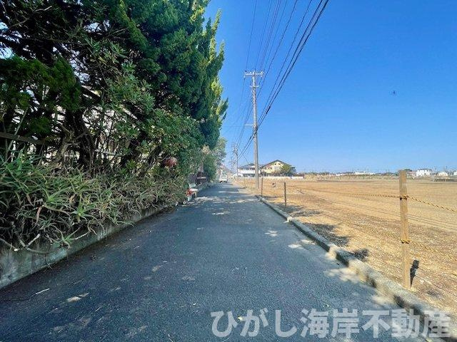 平塚市唐ケ原　売地の前面道路含む現地写真|3月27日撮影　現地外観