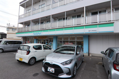 ファミリーマート 登戸小学校前店まで160ｍ