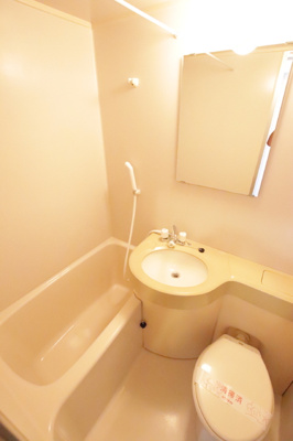 トイレと同室のお風呂です♪
