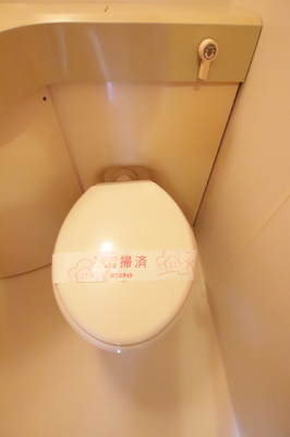 お風呂と同室のトイレです♪