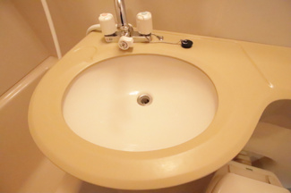 バス、トイレ同室の洗面所です♪