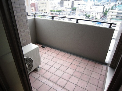 【バルコニー】 | サーパス中町 | キッチンから繋がるバルコニー