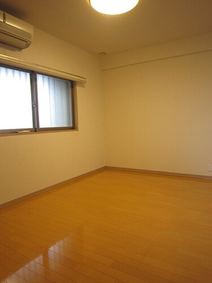 【居間・リビング】 | サーパス中町 | 洋室（間取り図右側）約6.0畳