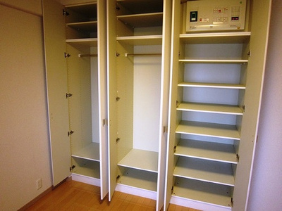【収納】 | サーパス中町 | 洋室（間取り図右側）クロゼット