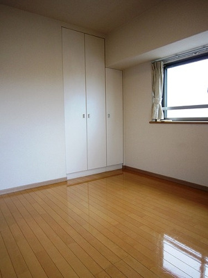 【収納】 | サーパス中町 | 洋室（間取り図左側）クロゼット