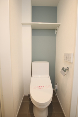 収納台付きトイレ