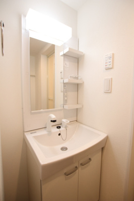 朝の準備に便利な独立洗面台