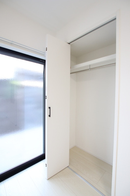 洋服がかけられるクローゼット