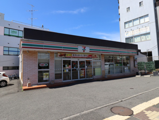 セブン-イレブン 厚木愛甲石田駅前店まで200ｍ