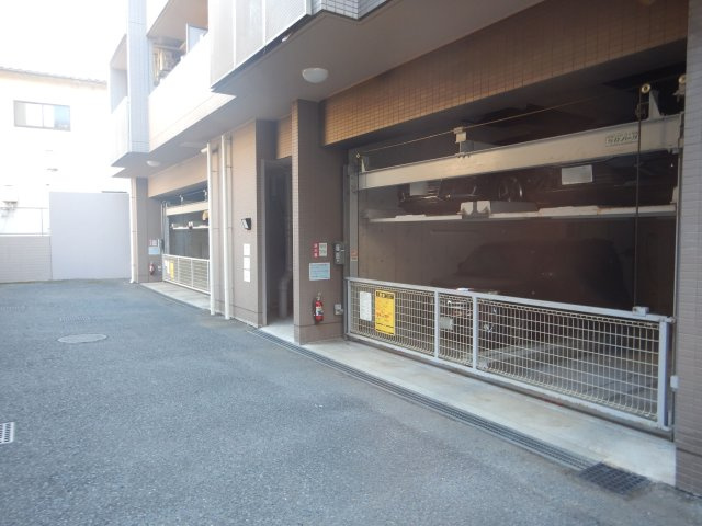 ルイシャトレ錦糸町の駐車場