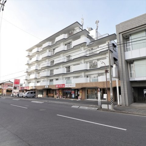 ホワイトマンションの外観