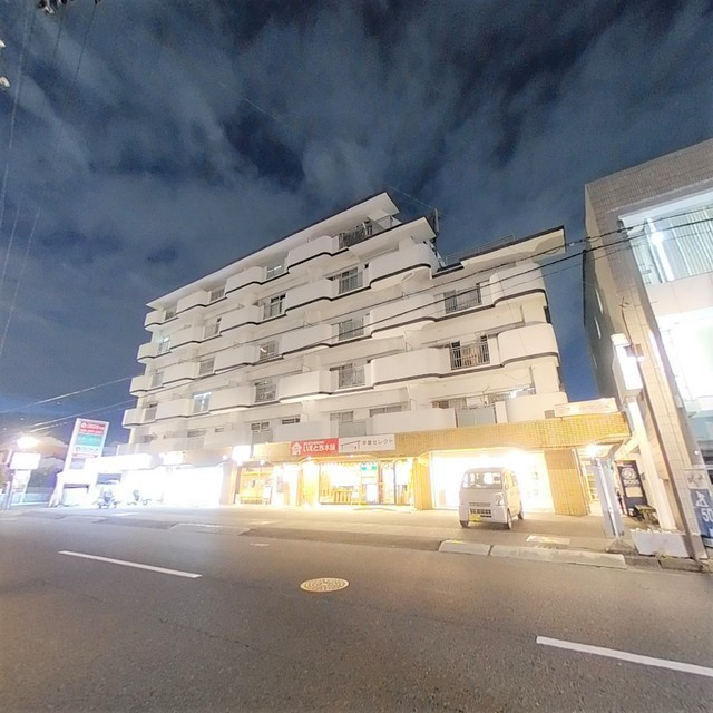 ホワイトマンションの外観|建物外観(夜)