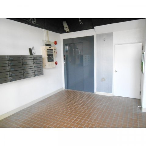 ホワイトマンションのエントランス