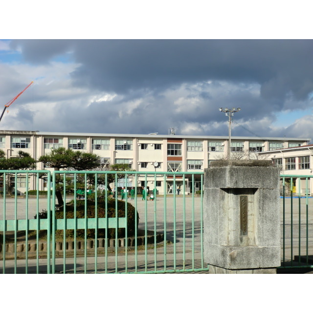 ホワイトマンションの周辺|長良西小学校