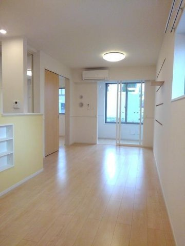 ラパン町村　Ⅰの居間・リビング|こちらの居間で趣味の時間をお楽しみください