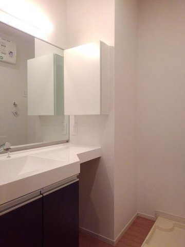 ラパン町村　Ⅰの洗面所|スペースが確保できる洗面所です