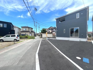 【前面道路含む現地写真】