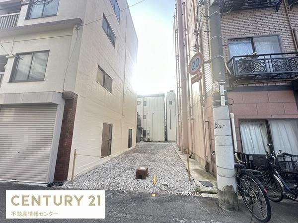 【外観】 | 梅香1丁目　売土地 | 前道幅員：約８．０ｍ
間口：約４．０ｍ