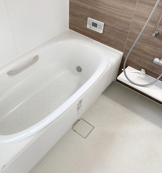 出雲市知井宮町中古戸建ての浴室