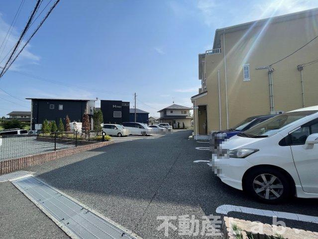 エルミタージュの駐車場