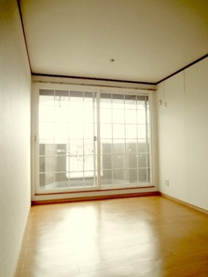 【居間・リビング】 | グランシャリオ | こちらの居間で趣味の時間をお楽しみください