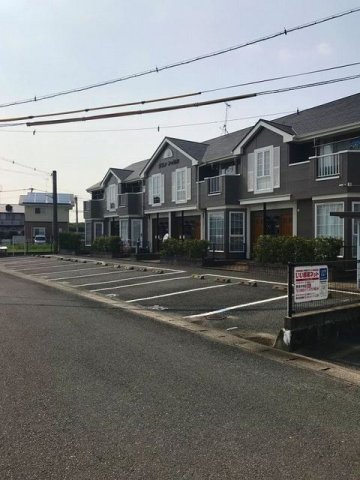 グランシャリオの駐車場|車をお持ちの方に嬉しい駐車場付きの物件です