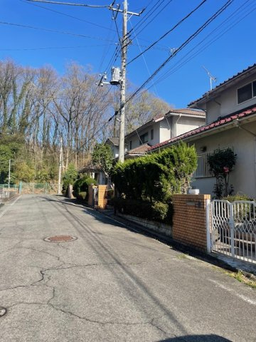 高崎市南陽台　中古1280の前面道路含む現地写真