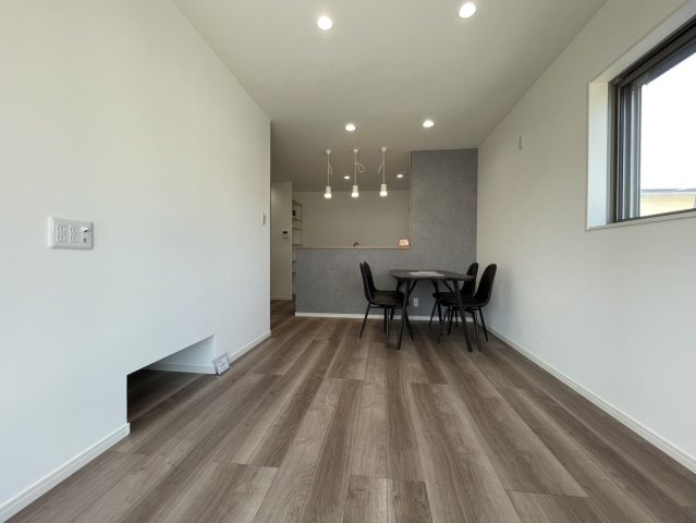 近江八幡市大森町　リノベーション戸建の居間・リビング|とても綺麗な状態です♪