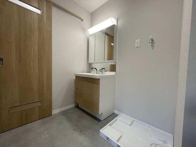 近江八幡市大森町　リノベーション戸建の独立洗面台|独立洗面台も新調♪