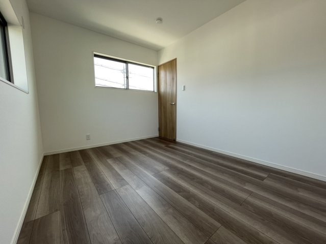 近江八幡市大森町　リノベーション戸建の洋室