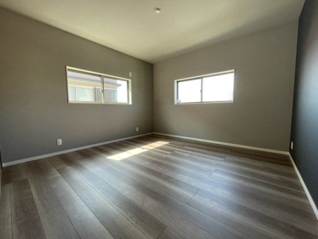 近江八幡市大森町　リノベーション戸建の洋室