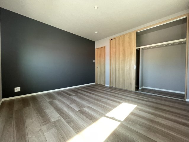 近江八幡市大森町　リノベーション戸建の洋室