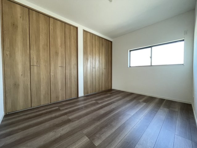 近江八幡市大森町　リノベーション戸建の洋室