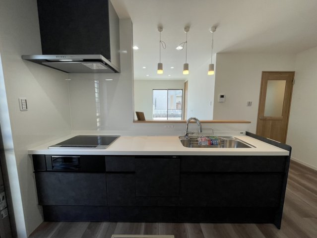 近江八幡市大森町　リノベーション戸建のキッチン|IHコンロになっております！