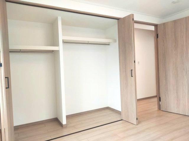 メルヘン宝塚の洋室|洋室北側約6.8帖