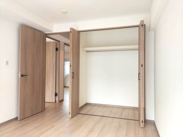 メルヘン宝塚の洋室|洋室南側約6.8帖