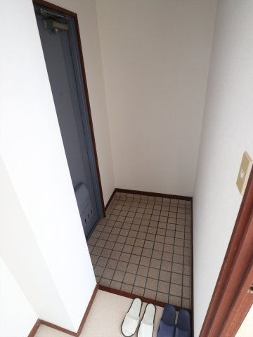 第1おおぎビルの玄関