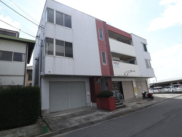 第1おおぎビルの外観