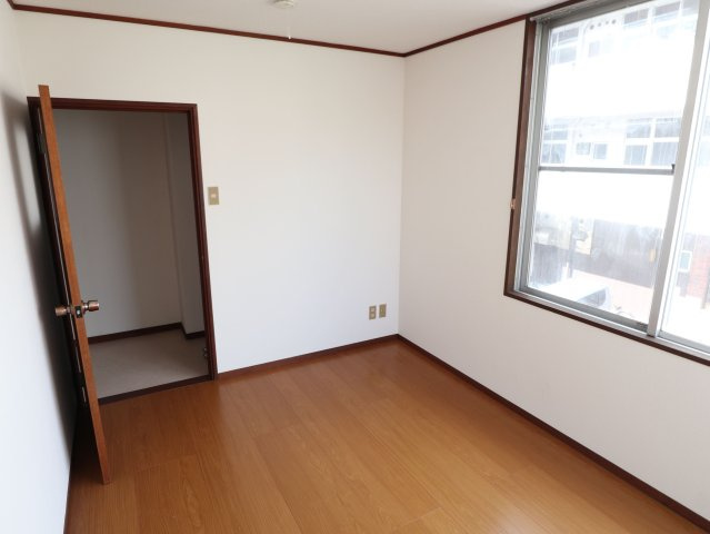 第1おおぎビルの洋室