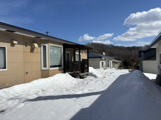 北見市美山町東３丁目７０番地７３　地下１階付平屋建中古売家の庭