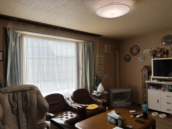 【居間・リビング】 | 北見市美山町東３丁目７０番地７３　地下１階付平屋建中古売家